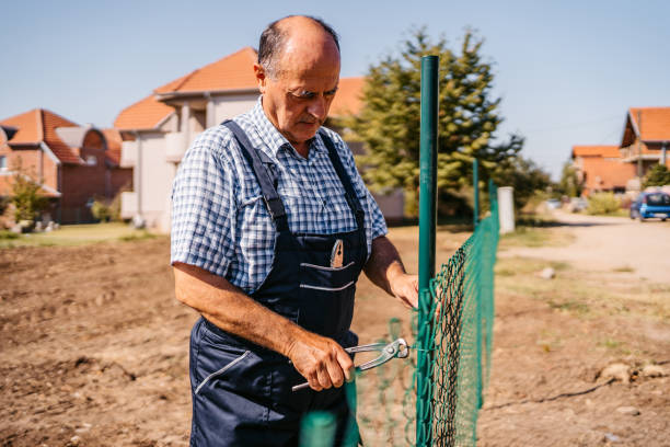 This is a fence contractor located in Austin, Texas, offering fence installation and repairs for residential and commercial areas.